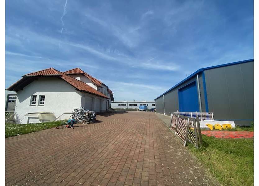 Halle in Hassloch 1.599.000 € 299.76 m²