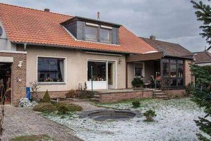 Zweifamilienhaus mit großem Garten in Braunschweig-Schapen