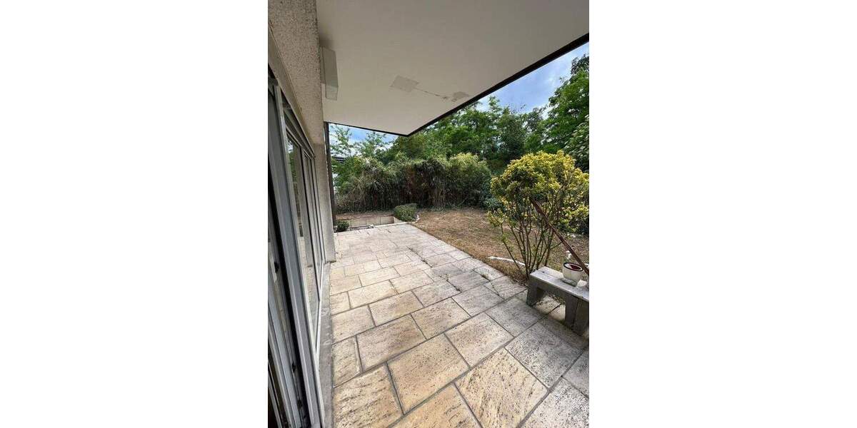 Exklusive 3 Zi.- EG-Wohnung mit großem Garten, Terrasse & Doppelgarage - LU 3 zimmer