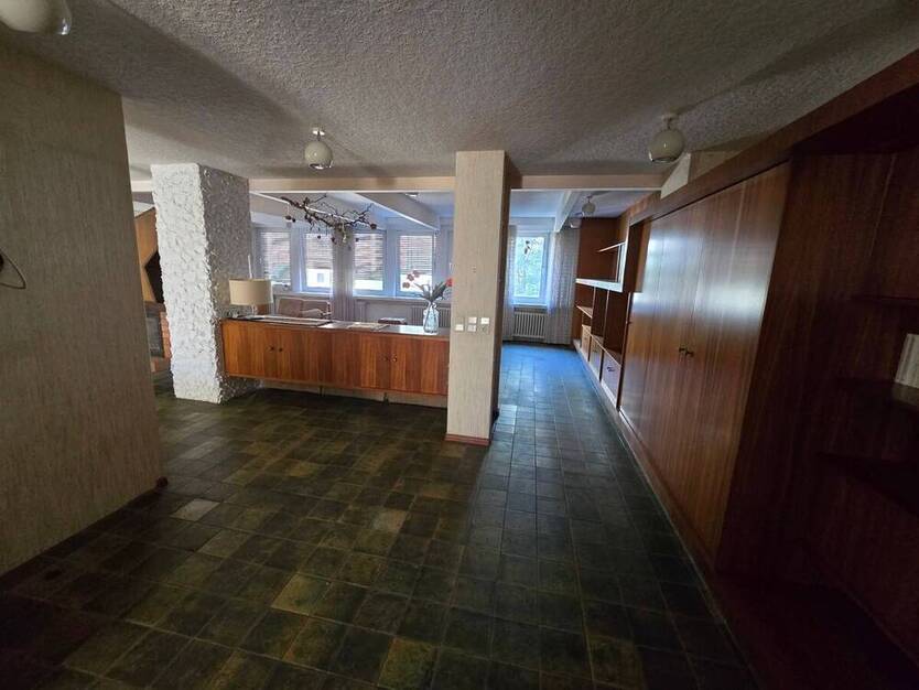 Großzügige 3 ZKB Wohnung mit 70er Jahre Charme