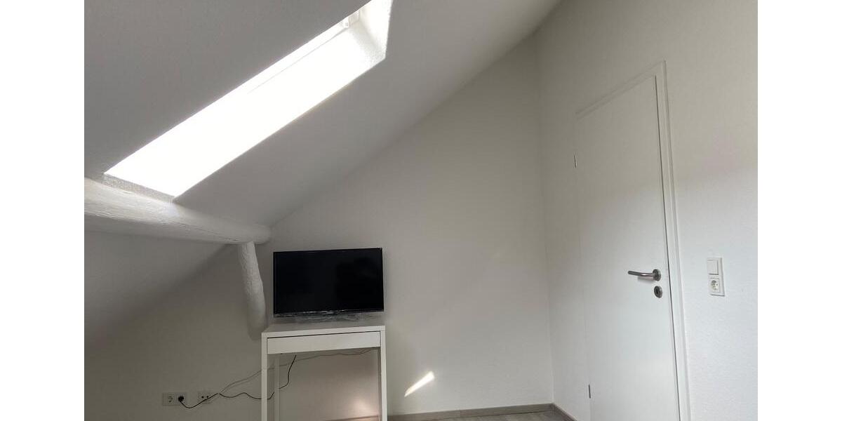 Top-Lage! Vollmöbliert! Zimmer im 2-er WG 1 zimmer