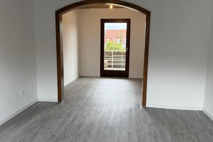 Großzügiges, frisch renoviertes Zweifamilienhaus mit Garten – Plankstadt 8 zimmer