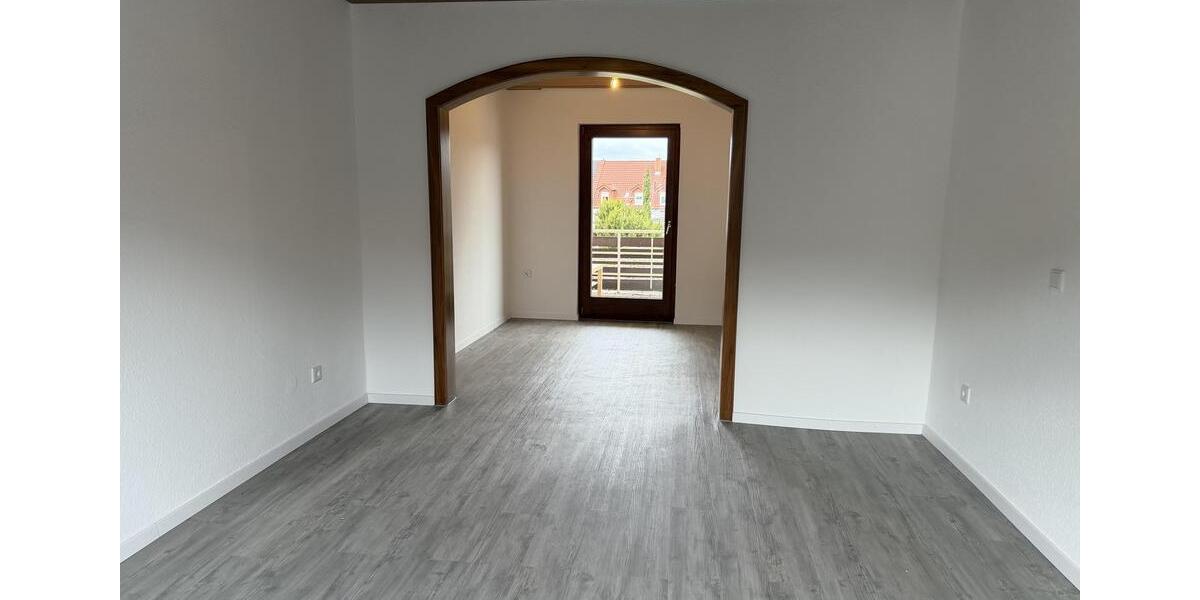 Großzügiges, frisch renoviertes Zweifamilienhaus mit Garten – Plankstadt 8 zimmer