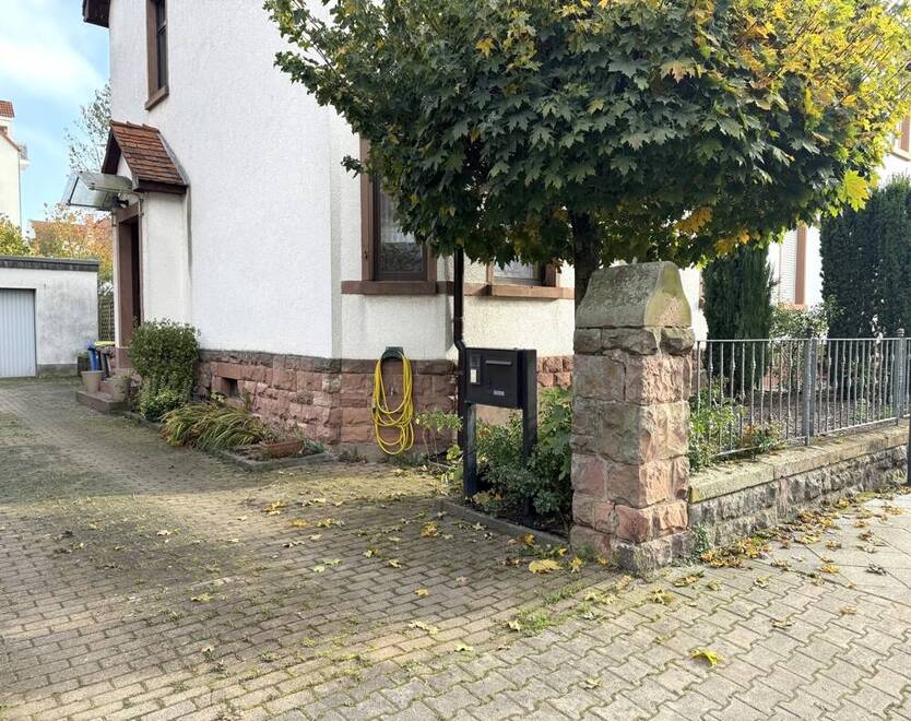 Familienpackung: *Sebastian-Münster-Str.* - DHH - 5 Zimmer - 3 Bäder - Garten - Garage!