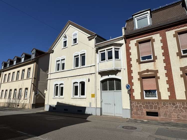 Haus zum Kaufen in Mannheim Käfertal 550.000 € 200 m²