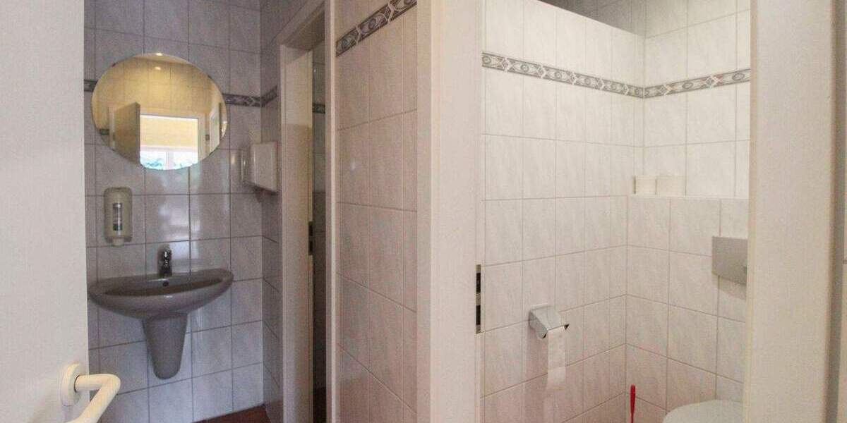 Leerstehende und super gepflegte Gewerbeimmobilie direkt an der Hauptstraße! zimmer