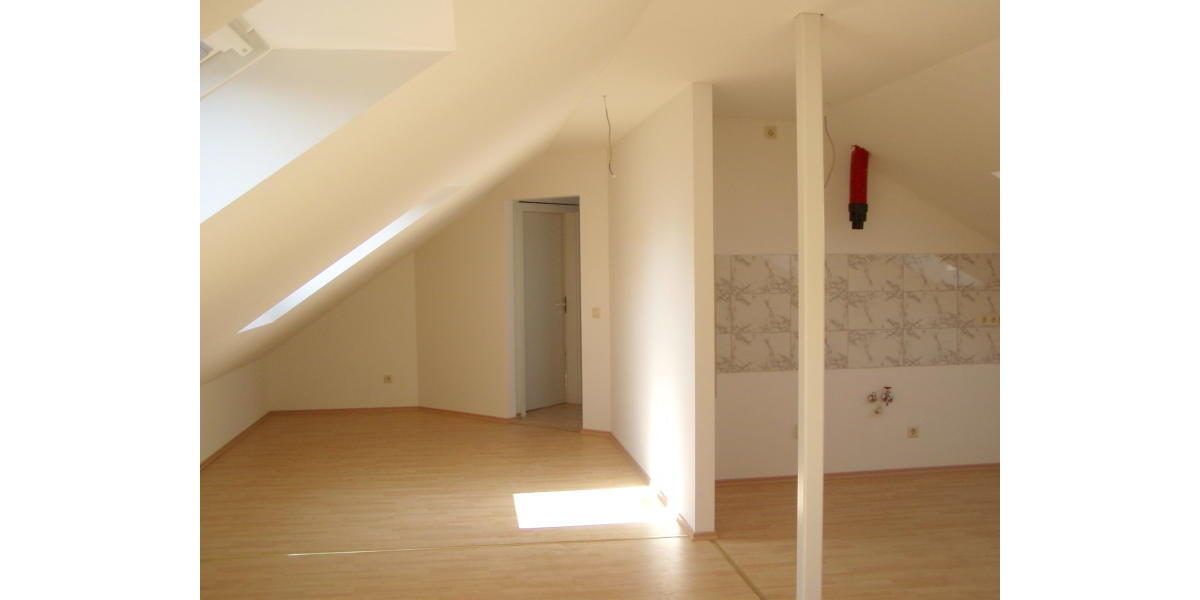 ObjNr:16134 - Traumwohnung in einem Dreifamilienhaus mit einem Tageslichtbad und Stellplatz 2.5 zimmer