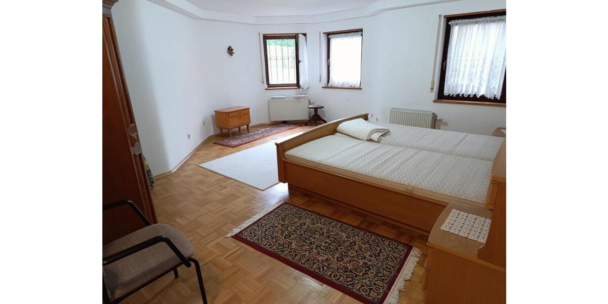 ObjNr:19777 - Sehr helles, leer stehendes 3-Fam. Haus (DHH) in guter Lage von Leimen; 6 zimmer