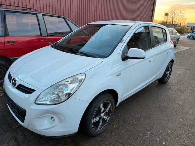 Hyundai i20 105.000 km 2.490 &euro; Hockenheim 68766