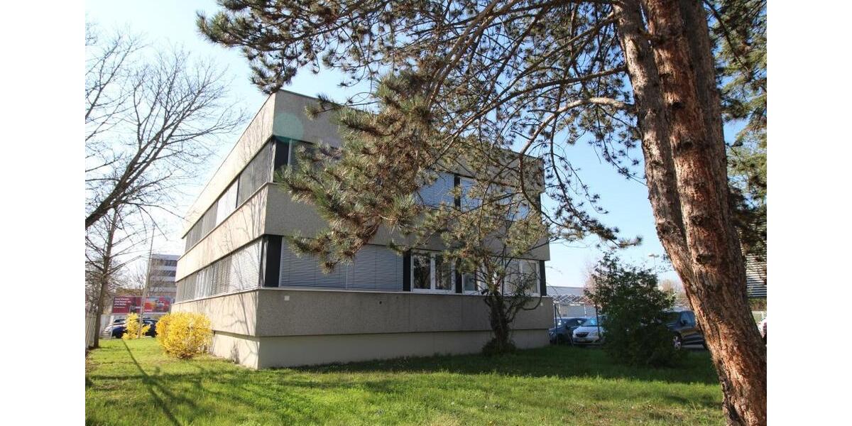 Solitärgebäude, viele Stellplätze in verkehrsgünstiger und werbewirksamer Lage - BR 4195 zimmer