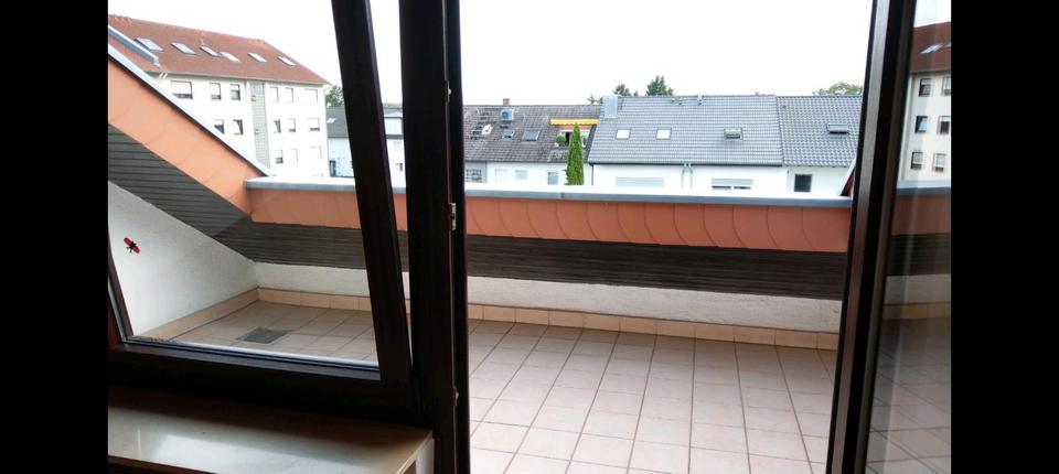 Dachgeschoßwohnung Schwetzingen - 2.5 Zimmer, 70 m&sup2;, 240.000&euro; | Angebot:24523925