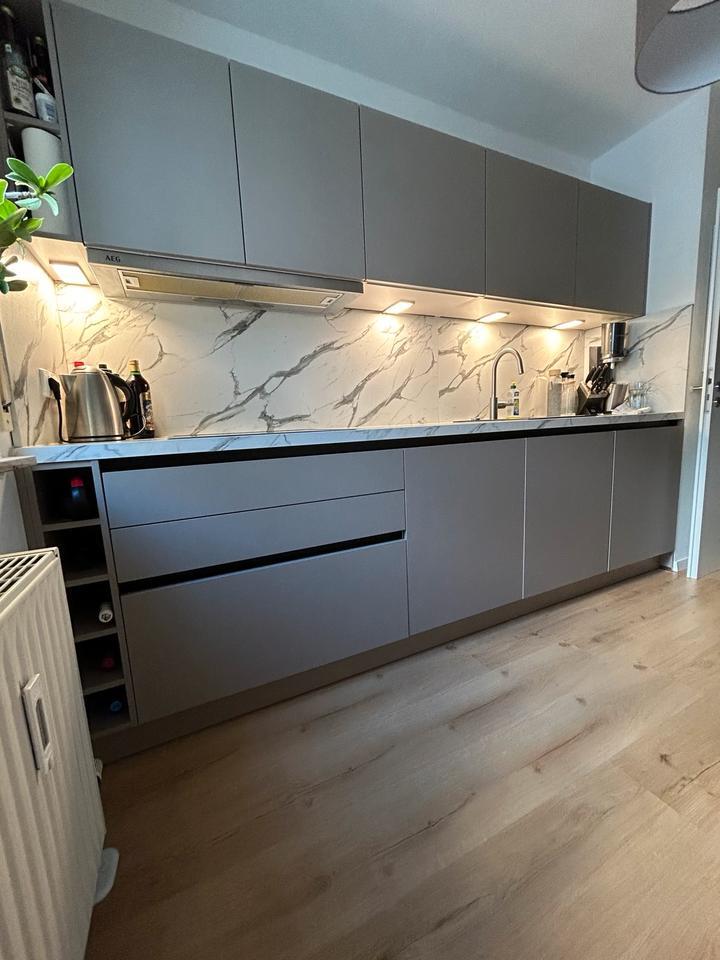 Wunderschöne teilmöblierte 3 Zimmer Wohnung inkl EBK, TG, Balkon