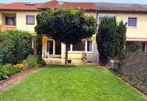 TOP TIPP! ATTRAKTIVES EINFAMILIENHAUS (REIHE, 6,40 breit!) MIT GARTEN UND GARAGE!